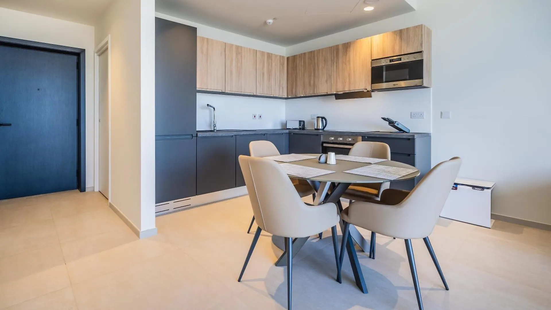 18Th Floor Luxury Apartment With Common Pool In The Prestigious Mercury Towers By Renowned Zaha Hadid Architects Saint Julian's